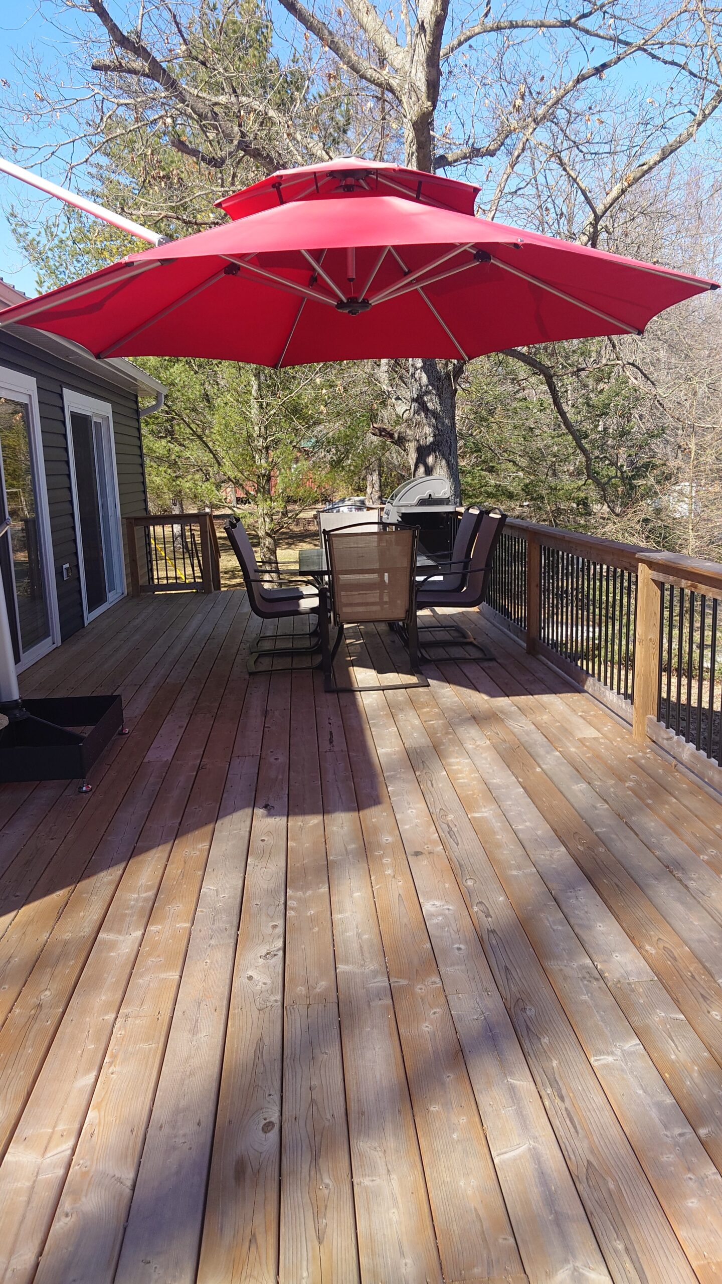 Blue Oasis Lakefront Cottage - Large Outdoor Deck